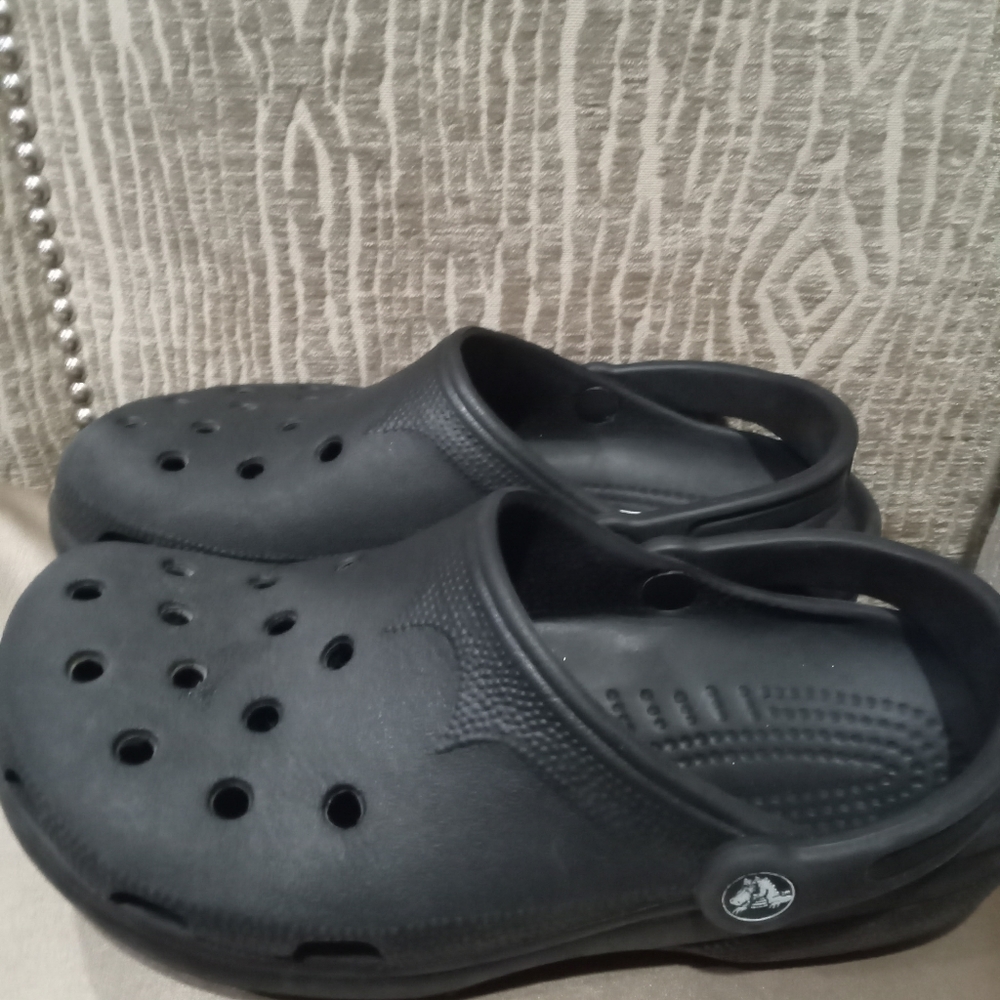 black Crocs - Picture 6 of 10